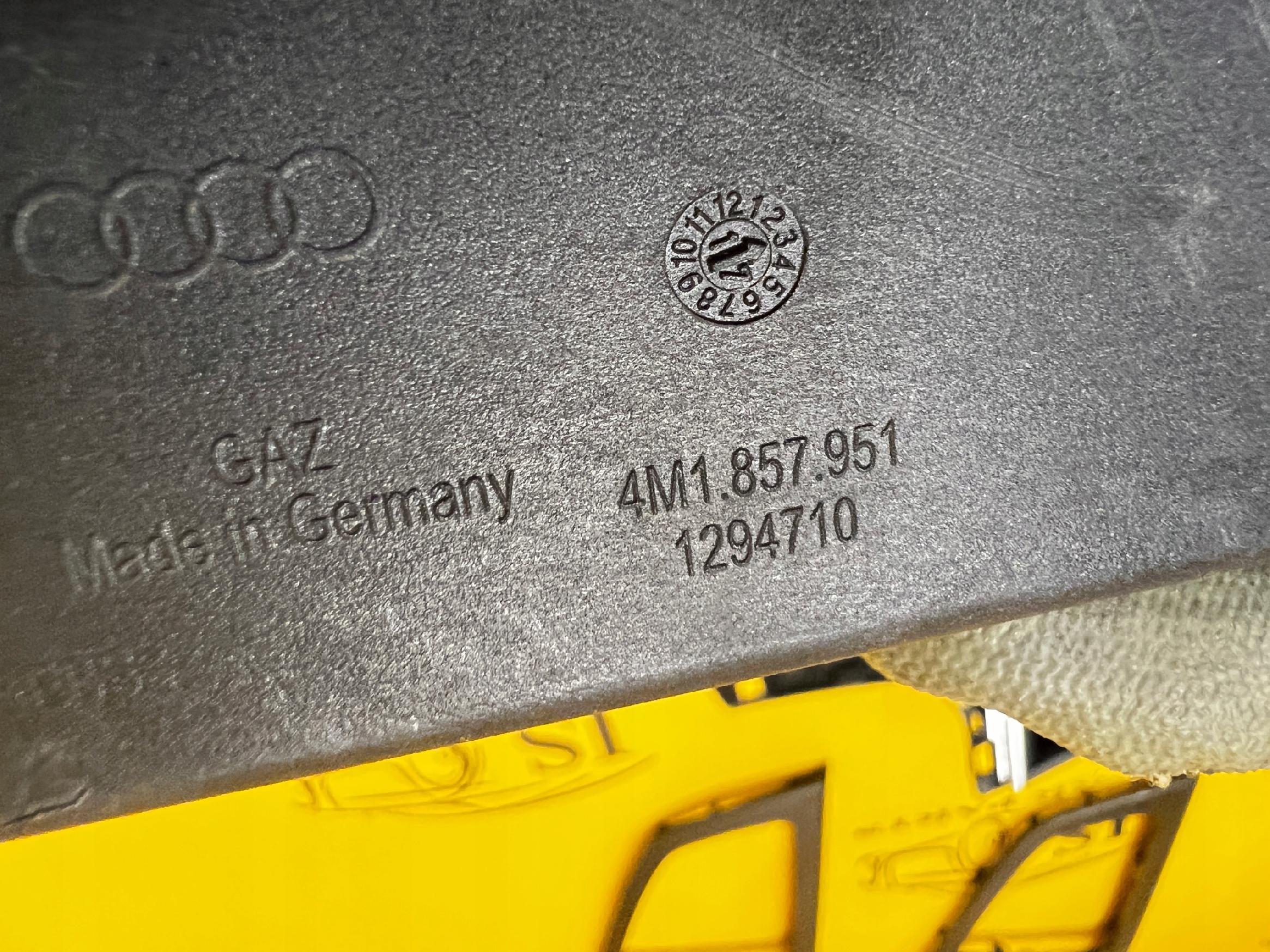 SCHOWEK ZAPALNICZKA POPIELNICZKA AUDI Q7 SQ7 4M0