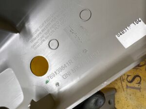 OSŁONA POSZYCIE SŁUPKA B PRAWE DACIA DUSTER II