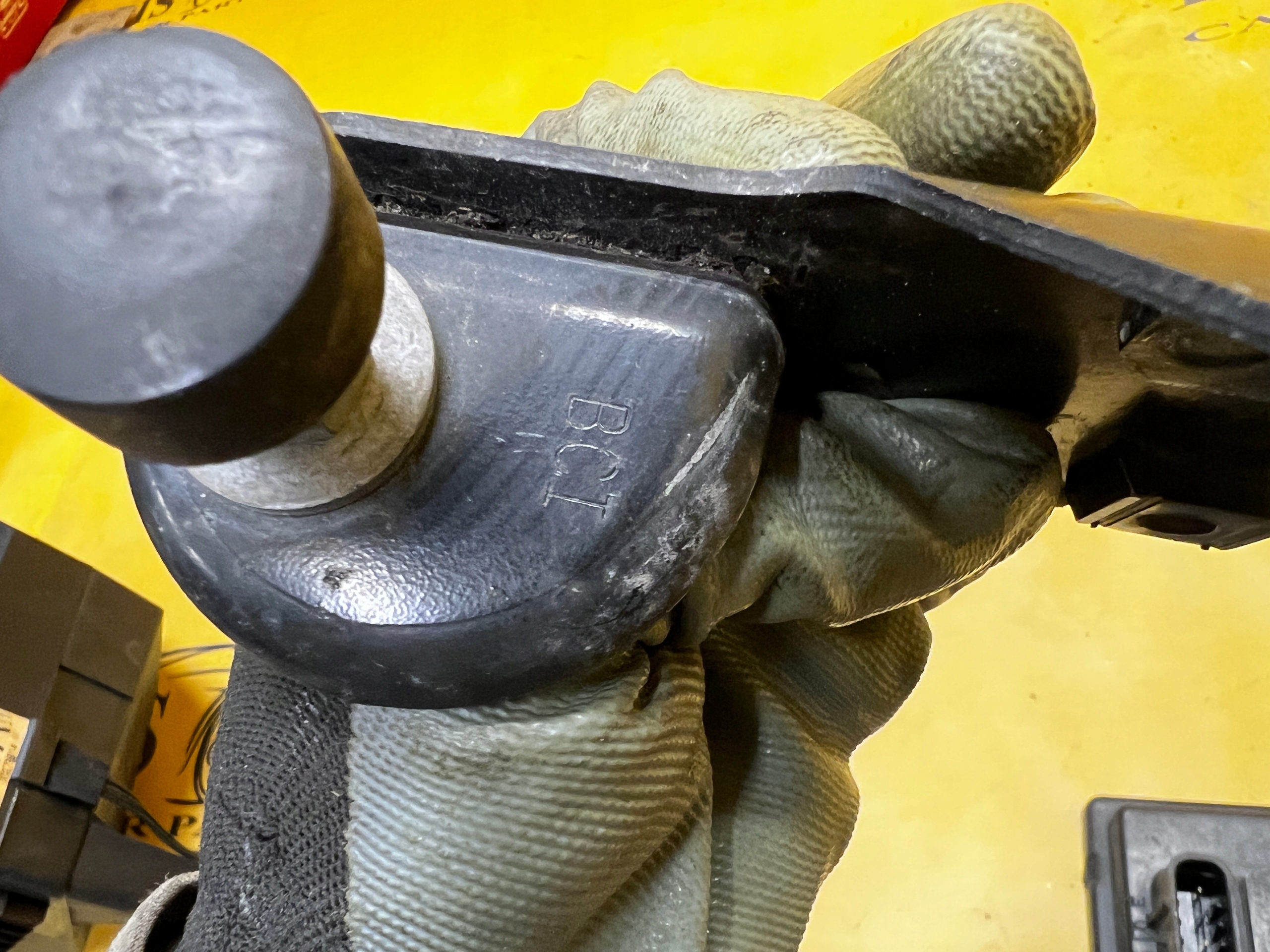 ODBÓJ MOCOWANIE REGULACJA MASKI PRAWY PRAWA CHEVROLET CORVETTE C5 97-04