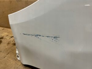 BŁOTNIK PRZÓD PRZEDNI LEWY INFINITI Q70 M35h BIAŁA PERŁA