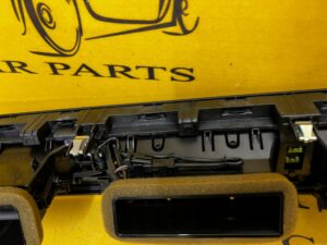 LISTWA KRATKI NAWIEWU DESKI KONSOLI AUDI A4 B9