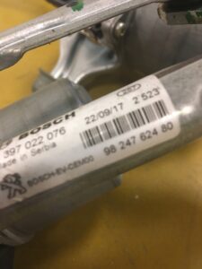 MECHANIZM WYCIERACZEK PEUGEOT 5008 P87 N.M. 17R