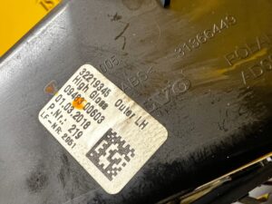 KRATKA NAWIEWU DESKI KONSOLI ZEWNĘTRZNA LEWA POŁYSK LED VOLVO XC90 II