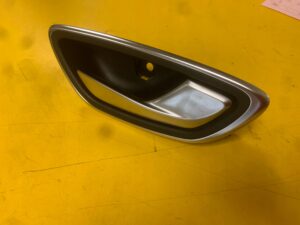 KLAMKA WEWNĘTRZNA PRAWA RENAULT TALISMAN INITIALE