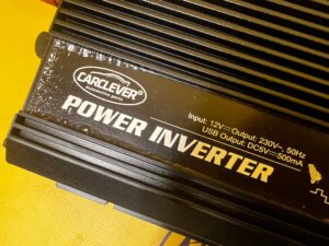 PRZETWORNICA NAPIĘCIA CARCLEVER 12/230V + USB 1200W