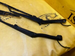 KOMPLET RAMIONA WYCIERACZKI PRZÓD CHEVROLET CORVETTE C5 97-04