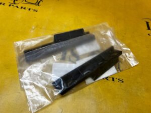 ŚLIZG MOCOWANIE NAKŁADKI PROGU LEWY BMW 5 E60 E61 NOWY OEM