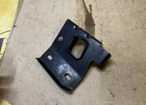 ŚLIZG MOCOWANIE WSPORNIK ZDERZAKA TYŁ PRAWY CHEVROLET CORVETTE C5 97-04