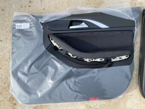 TAPICERKA BOCZEK DRZWI LEWY TYŁ INFINITI Q30 EU