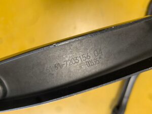 RAMIONA WYCIERACZEK KOMPLET + PIÓRA BMW F10 F06 EU