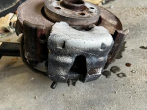 ZWROTNICA AMORTYZATOR MCPHERSON SPRĘŻYNA LEWA SKODA SCALA 1.0 TSI