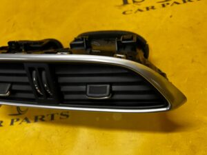 KRATKA NAWIEWU ŚRODKOWA DESKI INFINITI Q30 EUROPA