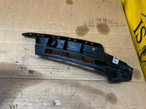 ŚLIZG MOCOWANIE WSPORNIK ZDERZAKA TYŁ LEWY PORSCHE PANAMERA 970 I LIFT