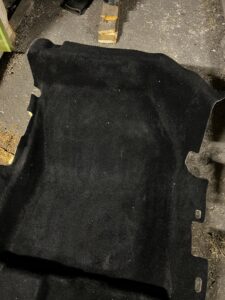 WYKŁADZINA DYWAN FOCAL PRAWY PRZÓD PEUGEOT 3008 II 5008 II EU