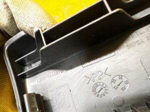 ZAŚLEPKA OSŁONA MOCOWANIA KANAPY TYŁ 3 RZĘDU PRAWA FORD EXPLORER MK6