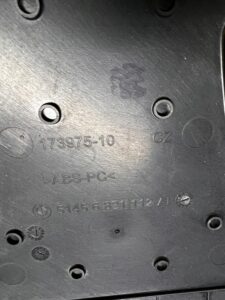 OSŁONA ZAŚLEPKA BLENDA KRATKA MASKOWNICA ŚRODKOWA DESKI KONSOLI BMW 5 G30