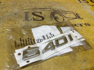 EMBLEMAT NAPIS ZNACZEK 540i BMW 5 G30 540iX 540i G31 540iX NOWY OEM