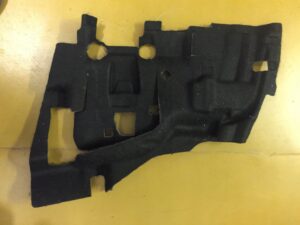 WYGŁUSZENIE KONSOLI LEWE AUDI A8 4H0863829