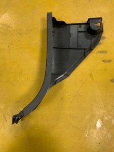 OSŁONA NAKŁADKA PROGU SŁUPKA PRAWA NISSAN E-NV200