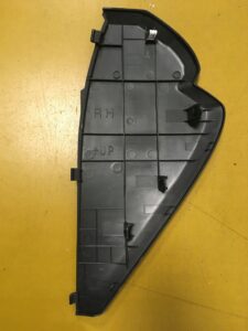 OSŁONA BOCZEK PRAWY DESKI KOKPITU INFINITI G37