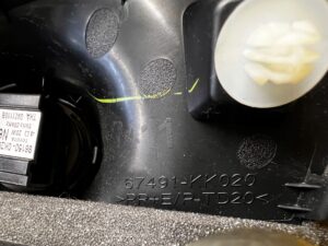 OSŁONA GŁOŚNIKA LUSTERKA GŁOŚNIK TRÓJKĄT PRAWY PRAWA TOYOTA HILUX VIII 8