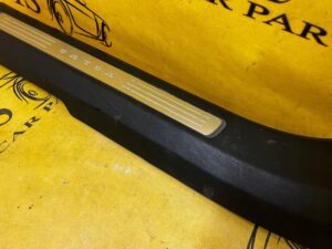 PLASTIK OSŁONA LISTWA PROGU SŁUPKA A PRZÓD LEWY LED VOLVO XC90 II