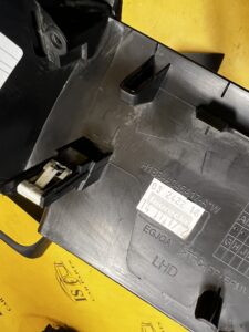 OSŁONA RAMKA TUNELU ŚRODKOWEGO FORD FIESTA MK8