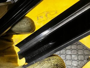 OSŁONA PROWADNICY SZYNY FOTELA PRZÓD PRAWY PORSCHE PANAMERA 970 I LIFT