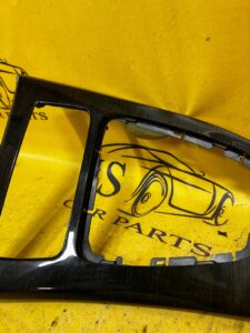 RAMKA DEKOR UCHWYTU NA KUBKI TUNELU BAMBUS BMW E92