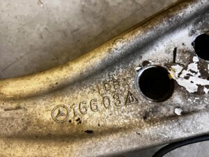 ZWROTNICA PIASTA WAHACZ PRZÓD LEWY MERCEDES GL X166 4.7 V8 4MATIC