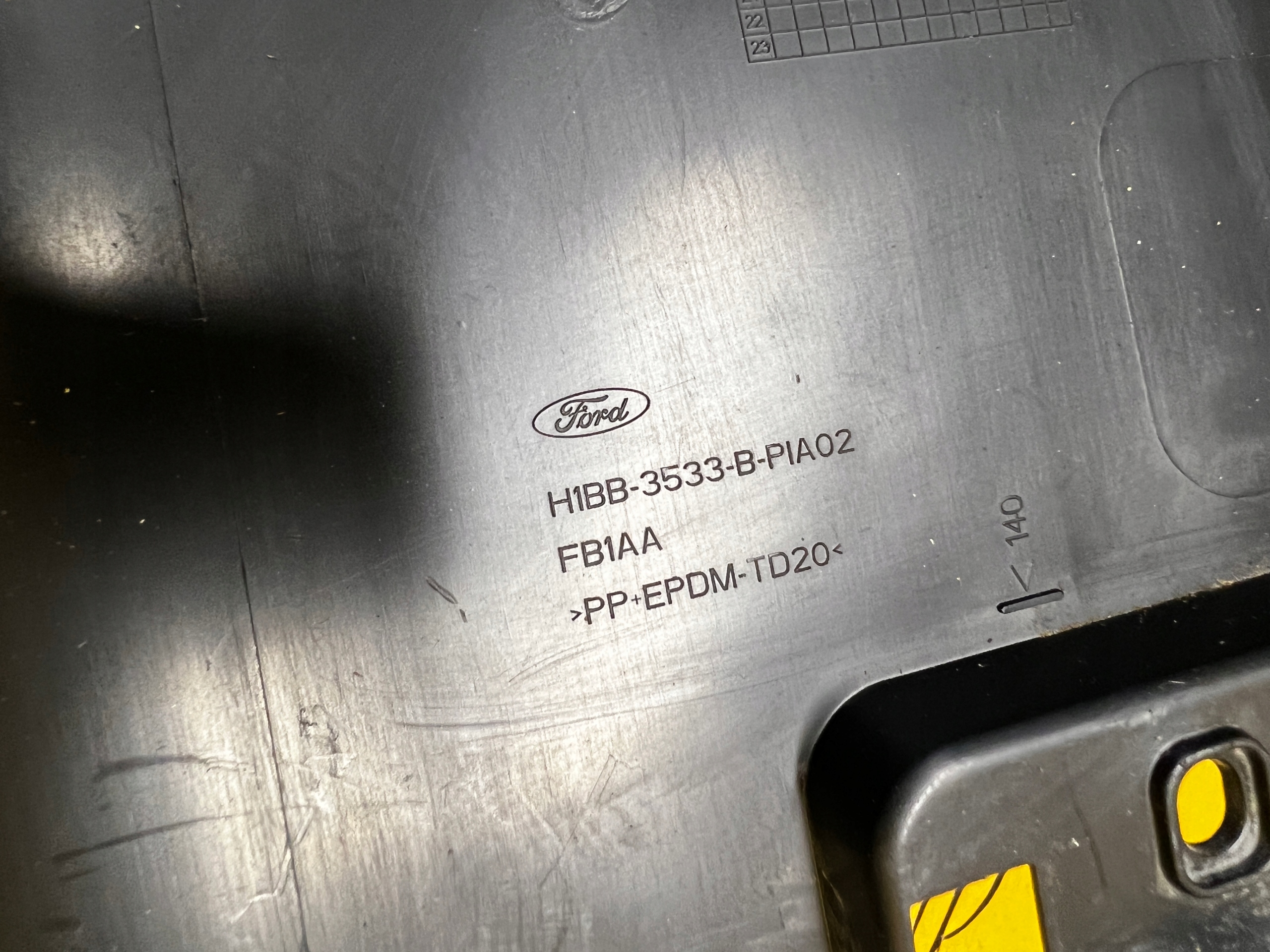 OSŁONA KOLUMNY KIEROWNICZEJ DOLNA FORD FIESTA MK8