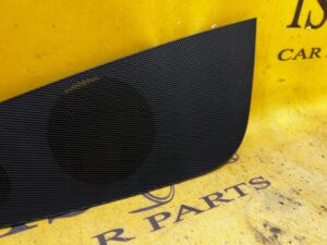 OSŁONA MASKOWNICA GŁOŚNIKA DESKI KONSOLI AUDI A4 B9