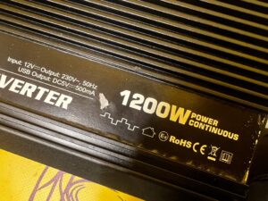 PRZETWORNICA NAPIĘCIA CARCLEVER 12/230V + USB 1200W