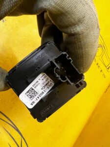 GNIAZDO GNIAZDKO PORT ŁADOWARKA AC 230V 400W FORD BRONCO 21-