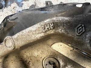 PRAWA ZWROTNICA MCPHERSON AMORTYZATOR NOGA RENAULT TALISMAN 1.5 DCI