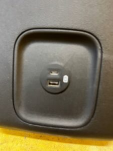 OSŁONA TYŁ TUNELU ŚRODKOWEGO WEJŚCIE USB USB-C FORD ESCAPE MK4