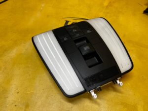 LAMPKA OŚWIETLENIE PODSUFITKI PRZÓD SZYBERDACH MERCEDES CLS W218