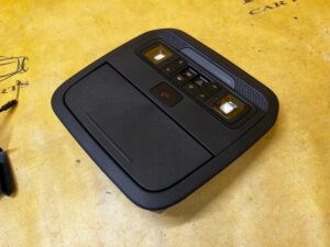 LAMPKA OŚWIETLENIE PODSUFITKI PRZÓD SZYBERDACH FORD EXPLORER VI MK6