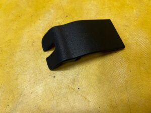 ZAŚLEPKA OSŁONA DOLNA POSZYCIA SŁUPKA ŚRODKOWEGO B PRAWA FORD EXPLORER MK6