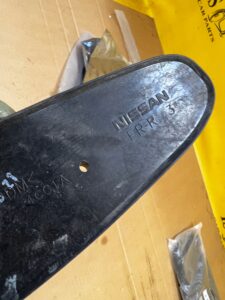 USZCZELKA RELINGU DACHOWEGO PRZÓD PRAWA NISSAN X-TRAIL III T32