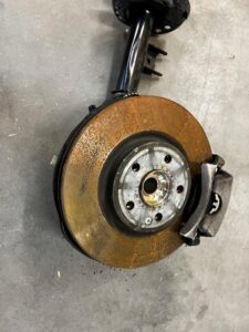 NOGA AMORTYZATOR ZWROTNICA ZAWIESZENIE PRZÓD PRAWY INFINITI Q30