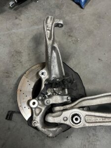 ZWROTNICA ZAWIESZENIE PRZÓD LEWY LEWA MERCEDES C-KLASA W206 2WD RWD