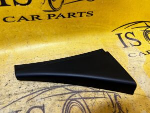 ZAŚLEPKA TRÓJKAT DRZWI TYŁ TYLNYCH PRAWA TOYOTA HILUX VIII 8