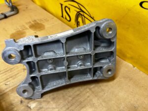 ŁAPA MOCOWANIE PODUSZKI SILNIKA LEWA FORD BRONCO 21- 2.7 V6 ECOBOOST