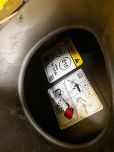 KLAPKA WLEWU PALIWA ZAMEK GNIAZDO FORD EXPLORER VI MK6 CARBONIZED GRAY