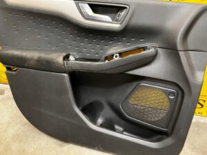 TAPICERKA BOCZEK DRZWI PRZÓD LEWY FORD KUGA MK3