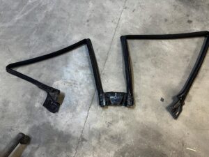 USZCZELKA DRZWI SZYB KAROSERII GÓRNA LEWA 4 DRZWI FORD BRONCO 21-