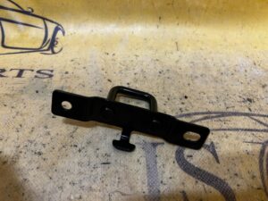 ZACZEP ZATRZASK KANAPY TYŁ SIEDZENIA DRUGIEGO RZĘDU TESLA MODEL 3 PRZEDLIFT