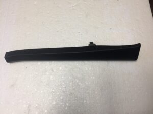 OSŁONA POSZYCIE SŁUPKA LEWE VW TOUAREG 7P0868237