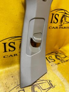 OSŁONA POSZYCIE SŁUPKA B ŚRODKOWEGO ŚRODEK PRAWE PRAWA PRAWEGO SKODA SCALA